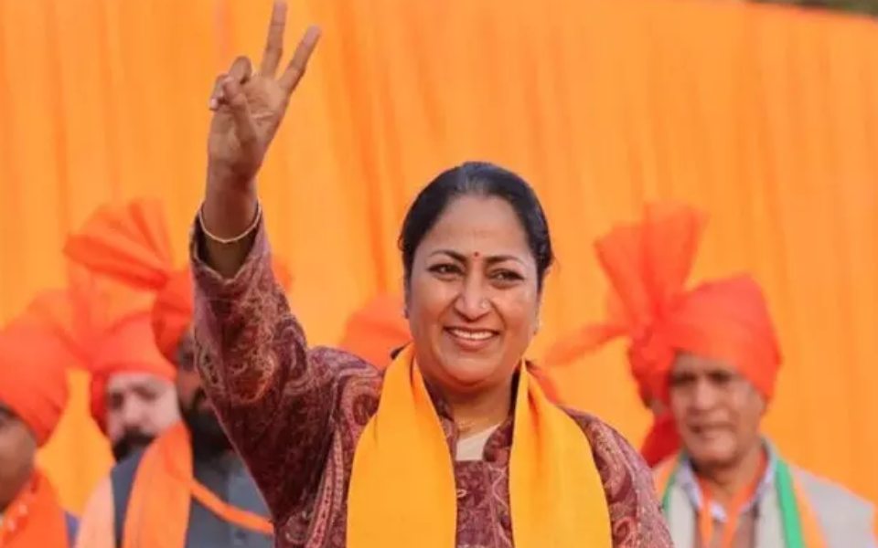 Man held for giving death threat to Delhi CM: Official